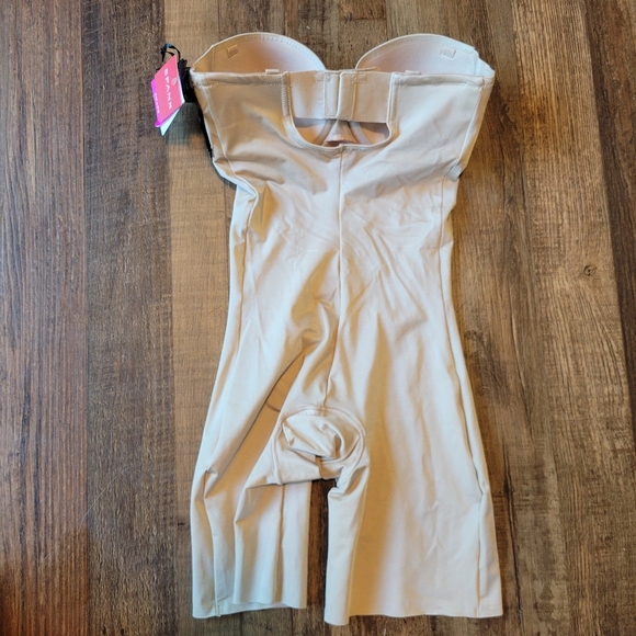 Spanx Nude Colored Mid Thigh Bodysuit - Picture 4 of 9